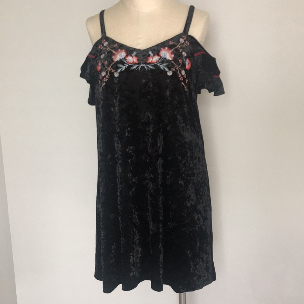 THML crushed velvet off the shoulders dress MP